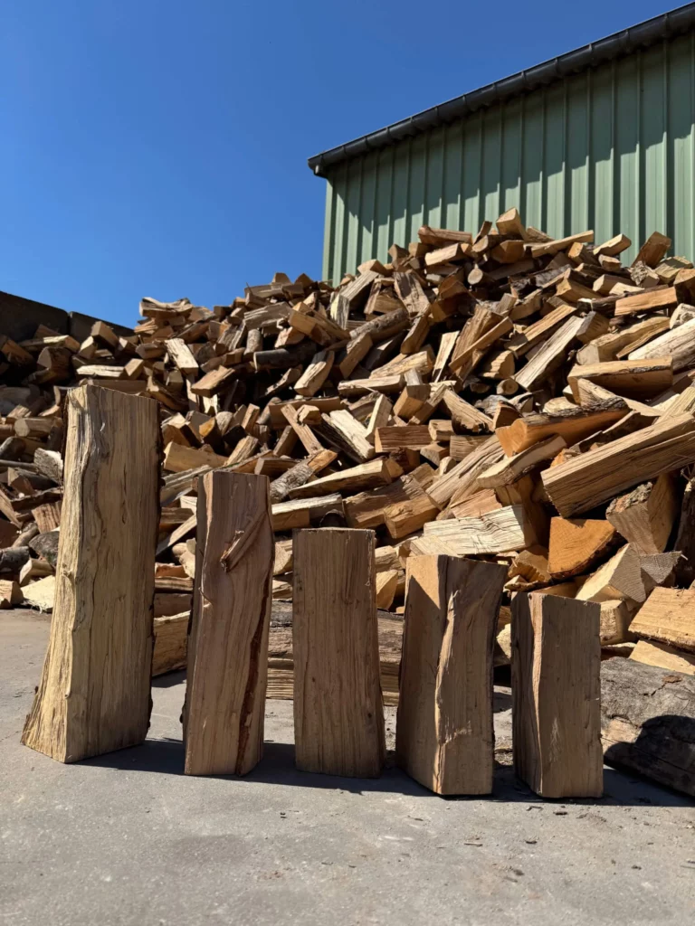 Différentes tailles de bûches de bois de chauffage pour particulier dans la Somme.